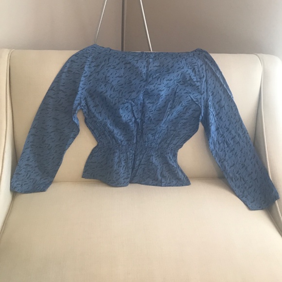 CALVIN KLEIN   LIGHT BLUE  WITH BLACK PRINTS. SIZE SMALL - Picture 2 of 3